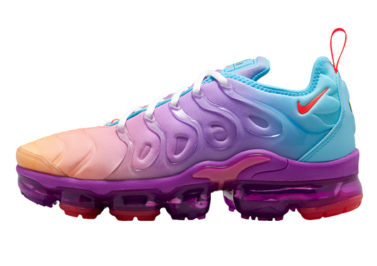 Les Nike Air Vapormax Plus TN Femme incarnent une fusion audacieuse entre l’héritage des baskets TN des années 90 et l’innovation moderne de la technologie Vapormax.