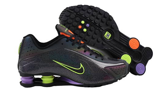 Les baskets Nike Shox R4 allient un style avant-gardiste et une innovation technique avancée. Leur design unique et leurs détails sophistiqués.