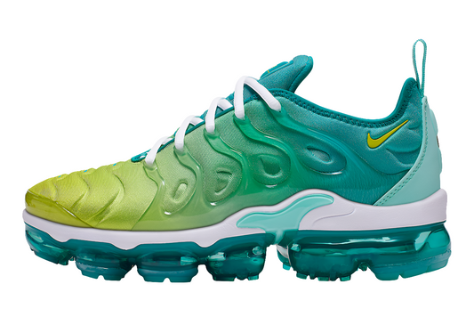 Les Nike Air Vapormax Plus TN Femme incarnent une fusion audacieuse entre l’héritage des baskets TN des années 90 et l’innovation moderne de la technologie Vapormax.