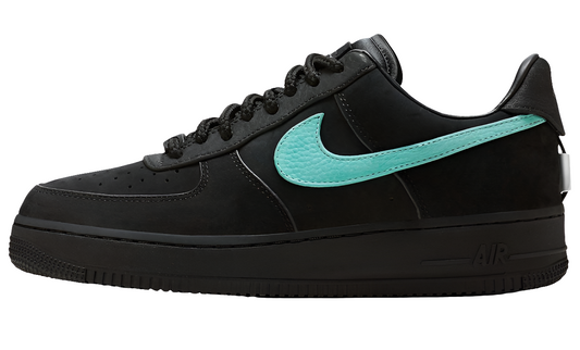 Fruit d’une collaboration inédite entre Nike et la prestigieuse maison de joaillerie Baskets Nike Air Force 1 Low X Tiffany & Co.