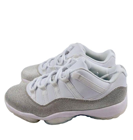 Les baskets Air Jordan 11 offrent un style iconique et une performance remarquable.

De plus,leur design distinctif et l'utilisation. Pas cher, sneakers 