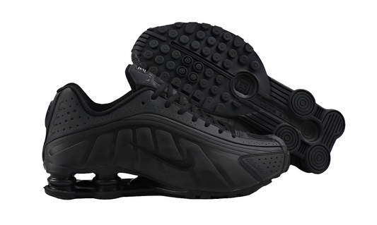 Les baskets Nike Shox R4 combinent style audacieux et innovation technologique exceptionnel et indispensable. Pas Cher. Le moins cher.