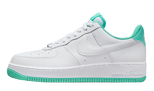 Premièrement : Les baskets Nike Air Force 1 femme sont bien plus qu’une simple paire de baskets – elles incarnent un style légendaire, un confort exceptionnel et une polyvalence inégalée.