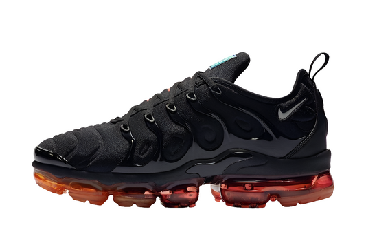 Les Nike Air Vapormax Plus TN Femme incarnent une fusion audacieuse entre l’héritage des baskets TN des années 90 et l’innovation moderne de la technologie Vapormax.