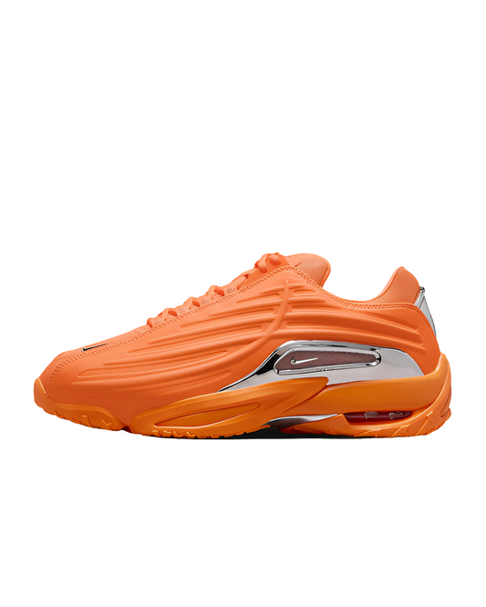 Les baskets Nike X Nocta Hot Step 2 incarnent l'alliance parfaite entre un style audacieux  haut de gamme collaboration Nocta.pas cher 