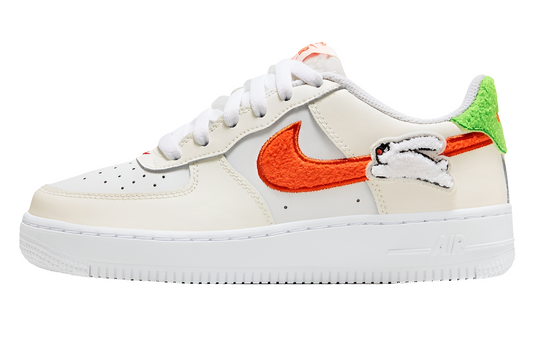 Conçues pour célébrer le Nouvel An lunaire, les baskets Nike Air Force 1 Low GS “Year of the Rabbit” allient traditions asiatiques et streetwear contemporain.