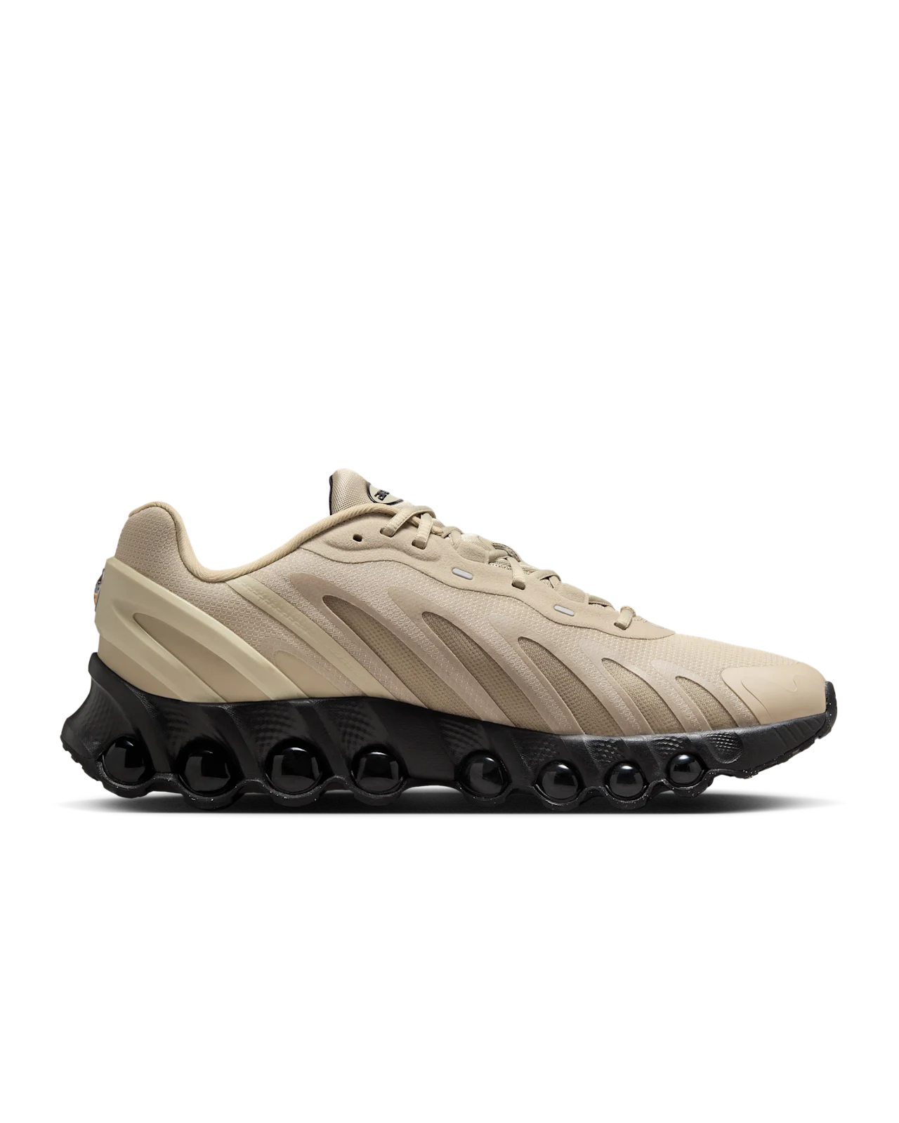 Les baskets Nike Air Max DN8 combinent innovation et design moderne pour offrir un style dynamique et une performance inégalée.pas cher . Le moins cher.