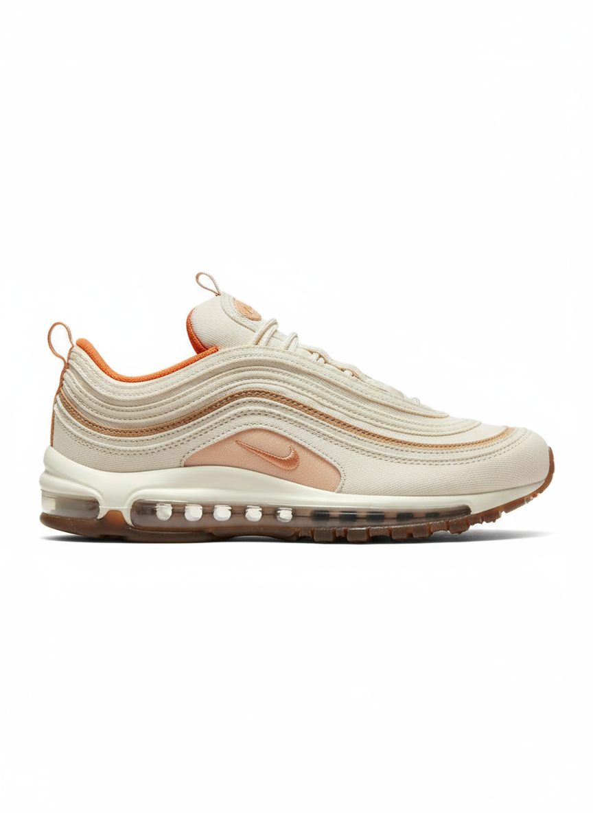 Premièrement, les baskets Nike Air Max 97 Femme incarnent un design emblématique et audacieux.

Inspirées des lignes fluides des trains à grande vitesse japonais.