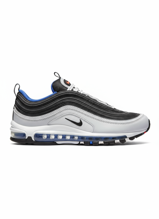 Premièrement, les baskets Nike Air Max 97 Femme incarnent un design emblématique et audacieux.

Inspirées des lignes fluides des trains à grande vitesse japonais.