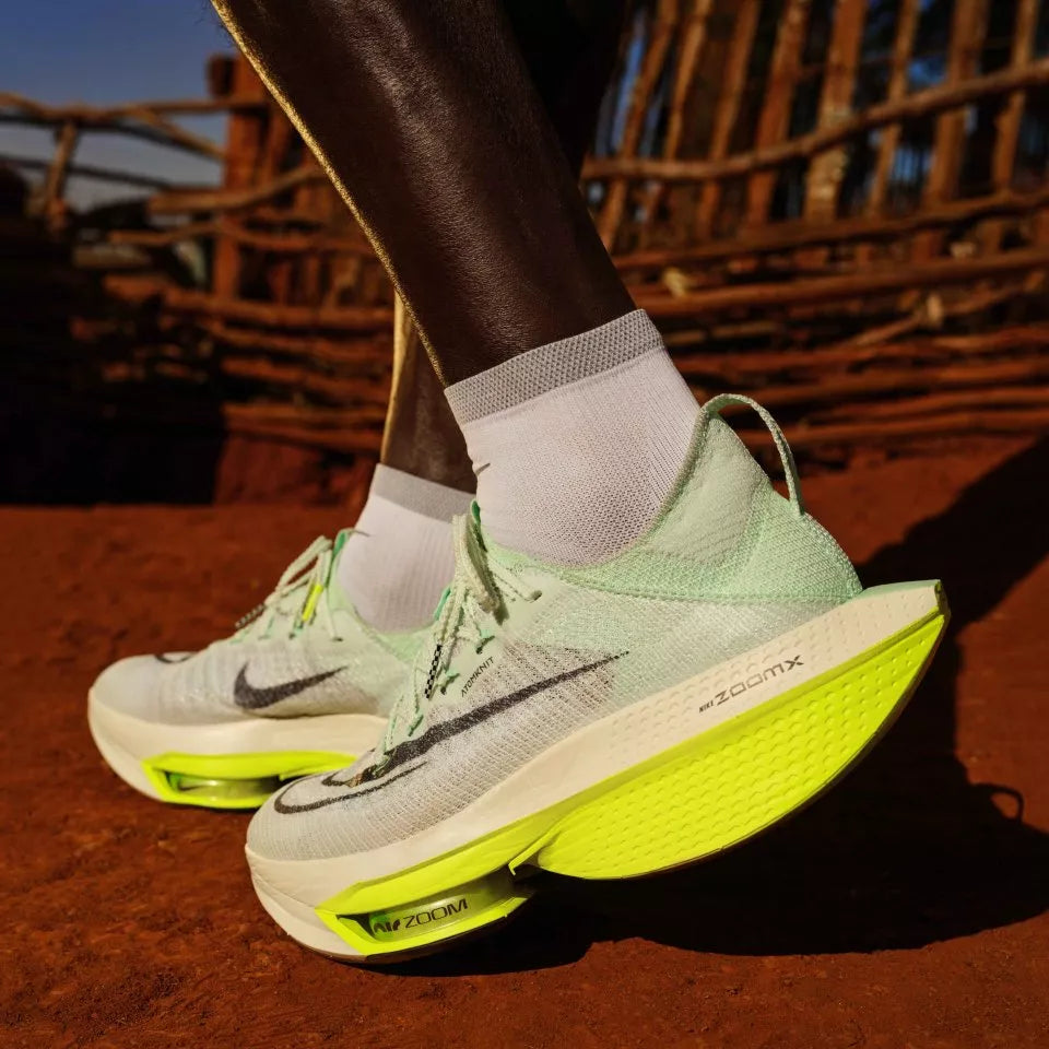 Les baskets Nike Air Zoom Femme se démarquent par leur design sportif et moderne, conçu pour maximiser les performances exceptionnelles 