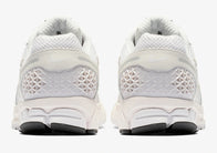 Les baskets Nike Zoom Vomero 5 SP Vast Grey Femme sont une fusion parfaite de style moderne et de technologie de pointe.