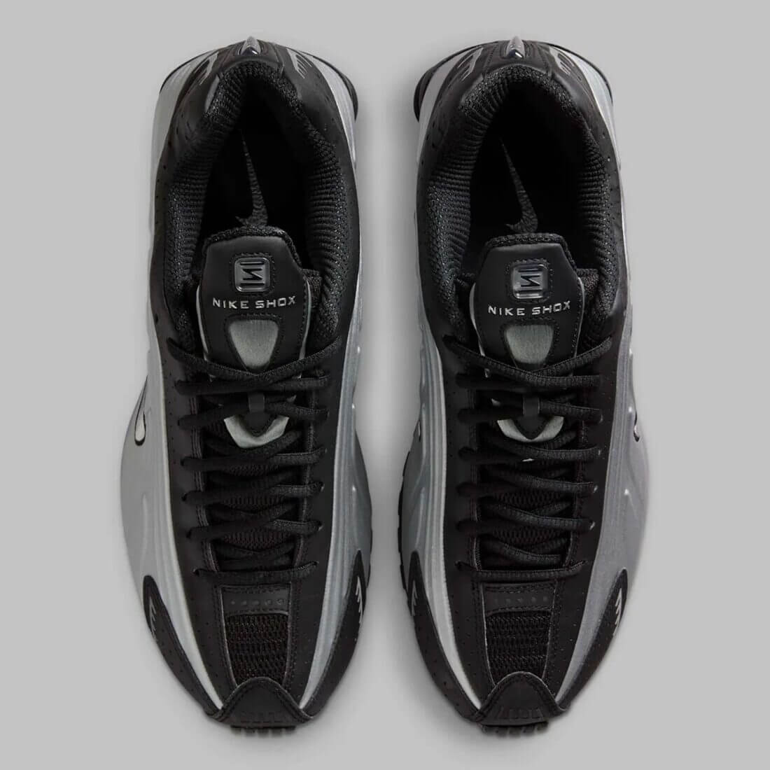 Les baskets Nike Shox R4 combinent style audacieux et innovation technologique exceptionnel et indispensable. Pas Cher. Le moins cher.