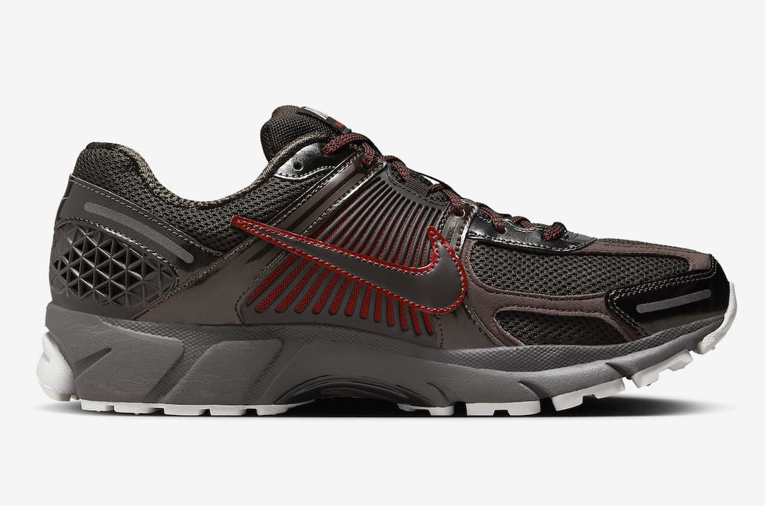 Les baskets Nike Zoom Vomero 5 Velvet Brown Femme combinent élégance et performance.