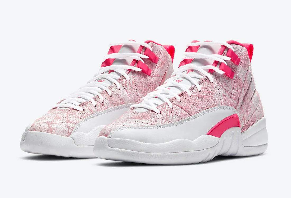 Les baskets Air Jordan 12 Femme combinent un style iconique à une performance inégalée, rendant hommage à l’héritage de Michael Jordan.