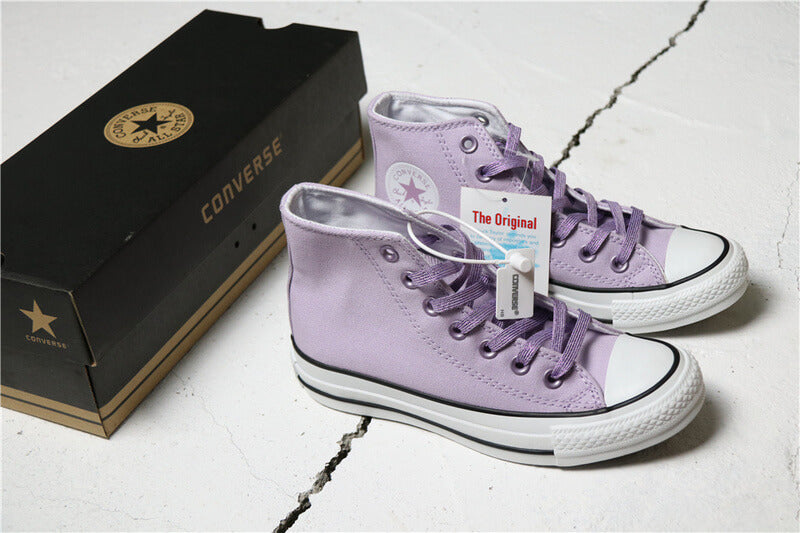 Premièrement : Les baskets Converse Femme se distinguent par leur design iconique et leur esthétique vintage.