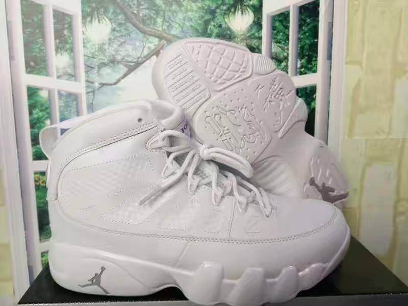 Les baskets Air Jordan 9 sont des pièces maîtresses de la mode. Depuis leur introduction.