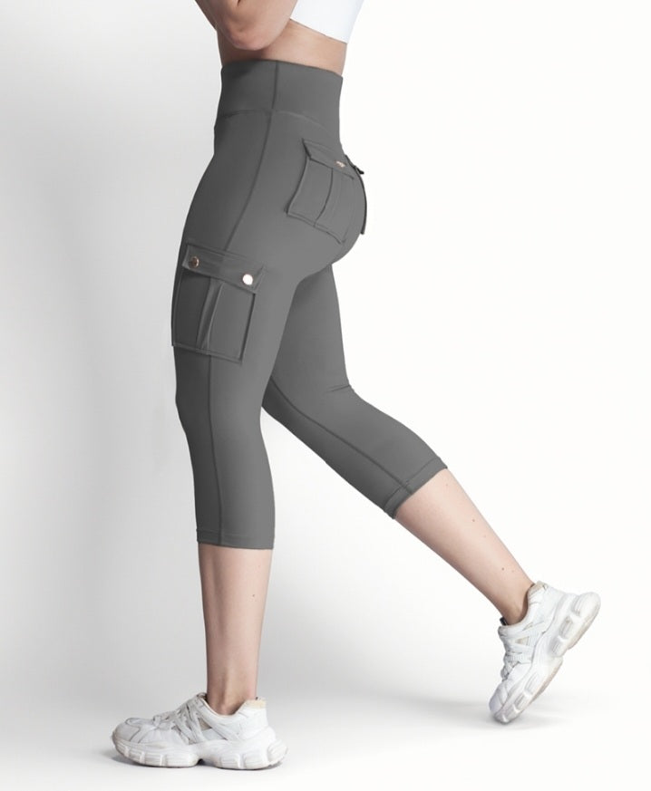 Premièrement : Ce Legging de motard taille haute avec poches à rabat pour soulever les fesses.