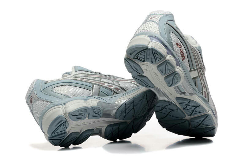 Résultats de l'engagement emblématique de la marque Asics à combiner style et innovation, les sneakers Asics Femme  sont des pièces maîtresses de la mode sportive.