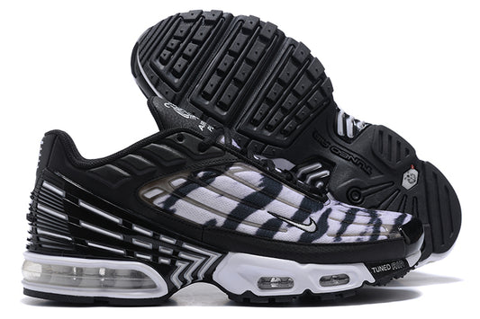 Résultats de l'évolution emblématique de la ligne Nike, les Nike TN Air Max Plus Femme sont un témoignage de l'engagement de Nike à combiner style et innovation.