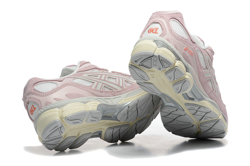 Premièrement :Les baskets Asics  offrent une combinaison parfaite de style et de performance.