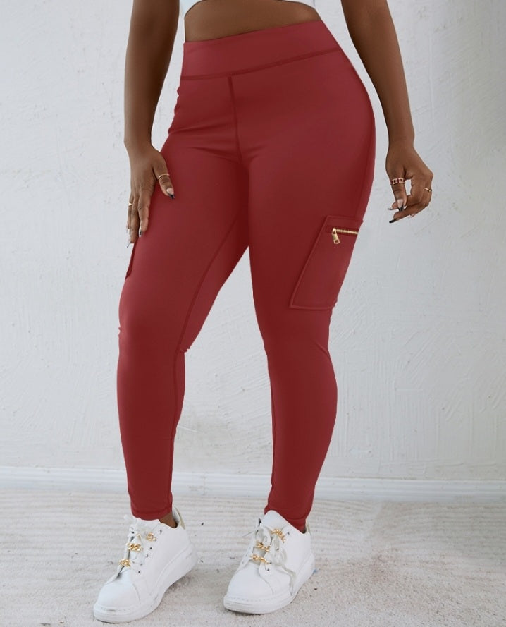 Premièrement : Ce Legging de motard taille haute avec poches à rabat pour soulever les fesses.