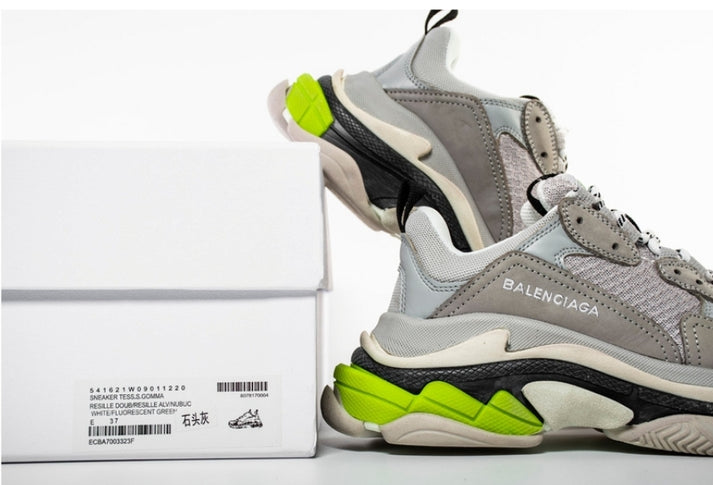 les sneakers Balenciaga Triple S "Beige Green Yellow" Femme sont un témoignage de l'engagement de Balenciaga à combiner style et innovation.