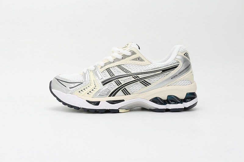 Résultats de l'engagement emblématique de la marque Asics à combiner style et innovation, les sneakers Asics Femme  sont des pièces maîtresses de la mode sportive.