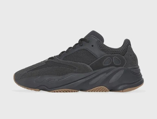 Les baskets Adidas Yeezy Boost 700 Femme, conçues en collaboration avec Kanye West, sont célèbres pour leur style avant-gardiste et leur confort exceptionnel.