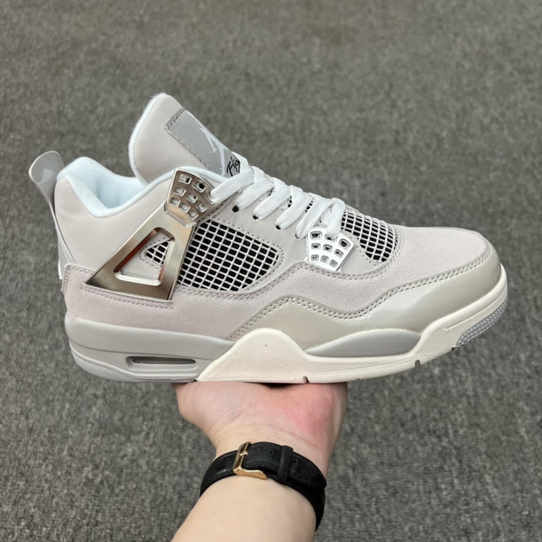 Premièrement : Les baskets Air Jordan 4 Femme se distinguent par leur design iconique et leur capacité à allier style et fonctionnalité