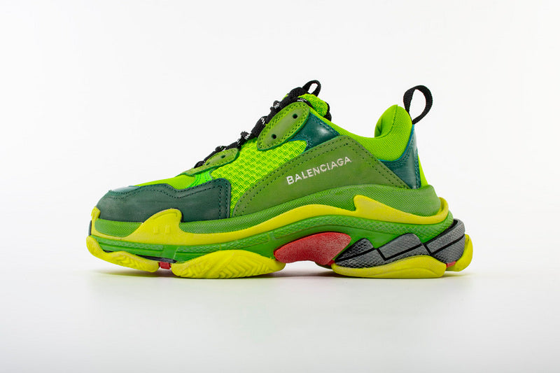 les sneakers Balenciaga Triple S "Beige Green Yellow" Femme sont un témoignage de l'engagement de Balenciaga à combiner style et innovation.