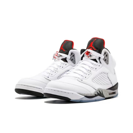 Les baskets Air Jordan 5 Femme permettent de personnaliser votre style tout en bénéficiant d’un confort supérieur.