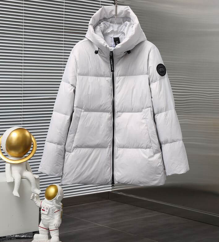 Résultat de l'évolution emblématique de la marque Canada Goose, la doudoune Canada Goose Parka Femme est un témoignage de l'engagement de Canada Goose à combiner style,