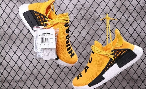 les baskets Adidas Human Race NMD x Pharrell Yellow " Femme  sont un témoignage de l'engagement d'Adidas à combiner style et innovation.