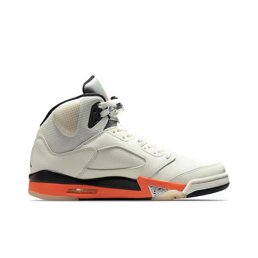 Les baskets Air Jordan 5 Femme permettent de personnaliser votre style tout en bénéficiant d’un confort supérieur.