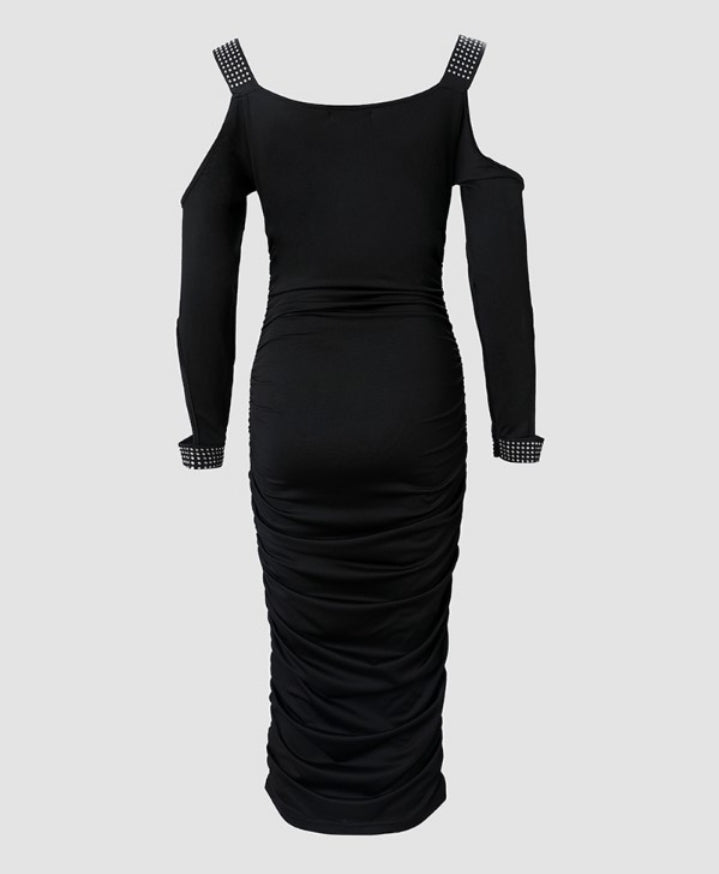 Premièrement : Cette Robe moulante froncée à épaules dénudées et strass Femme.