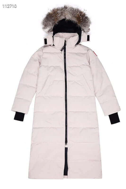 Résultat de l'évolution emblématique de la marque Canada G00se Femme, la Doudoune Canada G00se Femme est un témoignage de l'engagement de Canada G00se à combiner style,