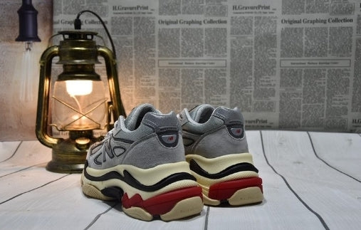 Les baskets New Balance Femme se démarquent par leur esthétique moderne et intemporelle, ainsi que par leur héritage sportif emblématique.