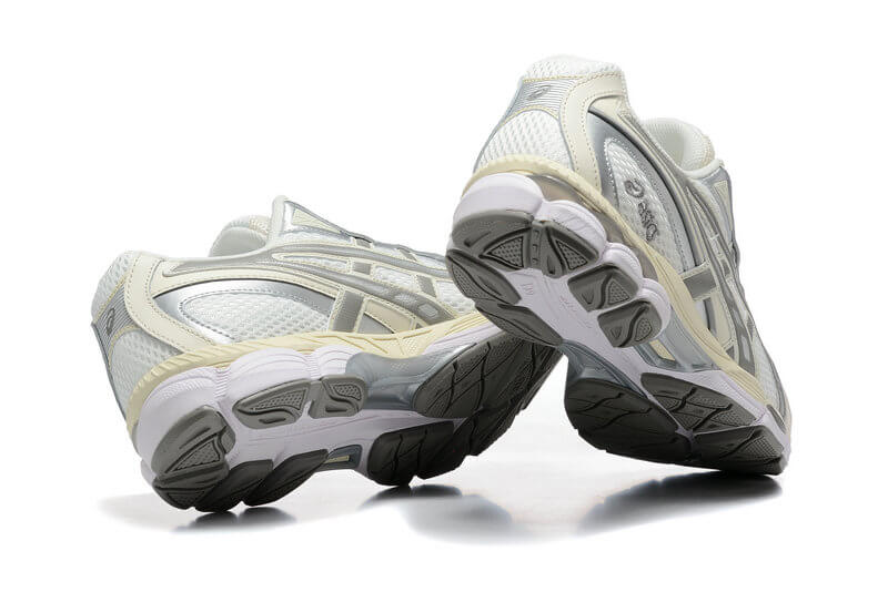 Résultats de l'engagement emblématique de la marque Asics à combiner style et innovation, les sneakers Asics Femme  sont des pièces maîtresses de la mode sportive.