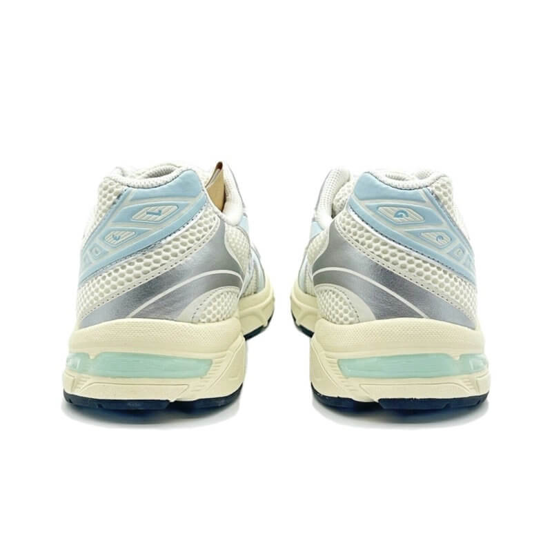 Premièrement :Les baskets Asics  offrent une combinaison parfaite de style et de performance.