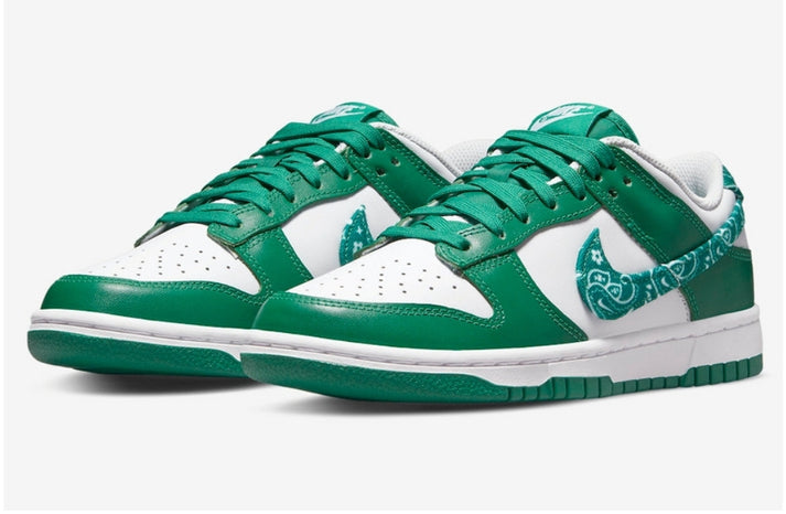 Baskets Nike SB Dunk femme Low Essential Paisley Pack Green