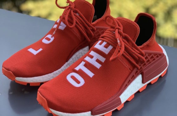 les baskets Adidas Human Race NMD x Pharrell Yellow " Femme  sont un témoignage de l'engagement d'Adidas à combiner style et innovation.