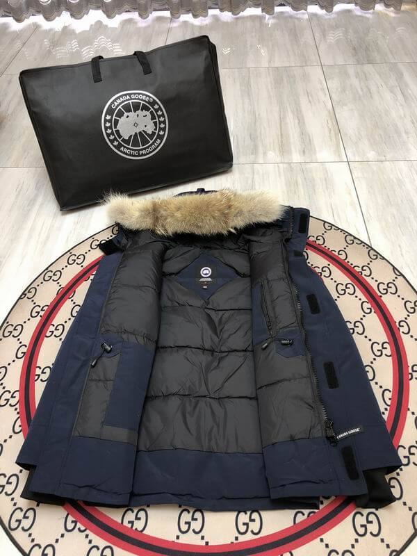 la Doudoune Canada G00se Femme est un témoignage de l'engagement de Canada G00se à combiner style,