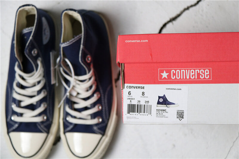 Premièrement : Les baskets Converse Femme se distinguent par leur design iconique et leur esthétique vintage.