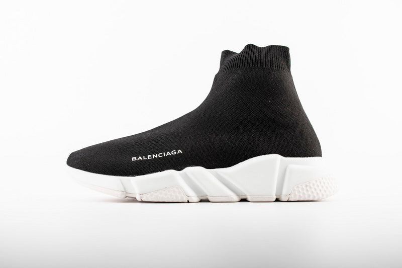 les sneakers Balenciaga Triple S "Beige Green Yellow" Femme sont un témoignage de l'engagement de Balenciaga à combiner style et innovation.