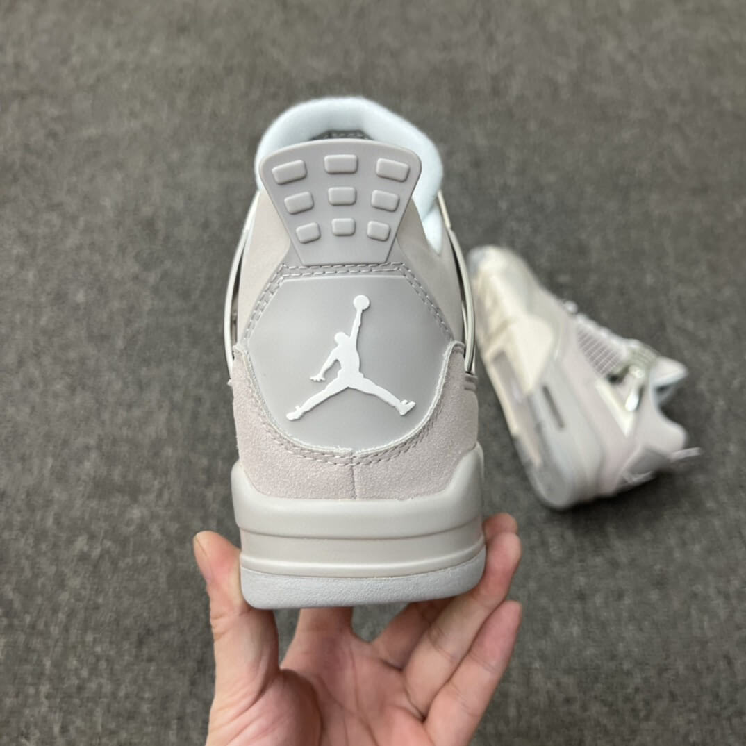 Premièrement : Les baskets Air Jordan 4 Femme se distinguent par leur design iconique et leur capacité à allier style et fonctionnalité