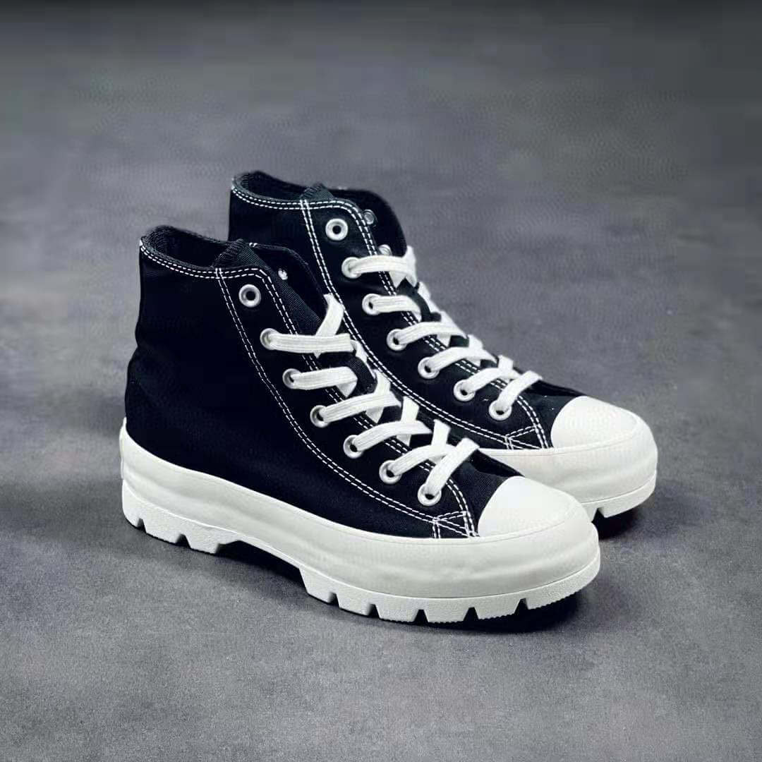 Premièrement : Les baskets Converse Femme se distinguent par leur design iconique et leur esthétique vintage.
