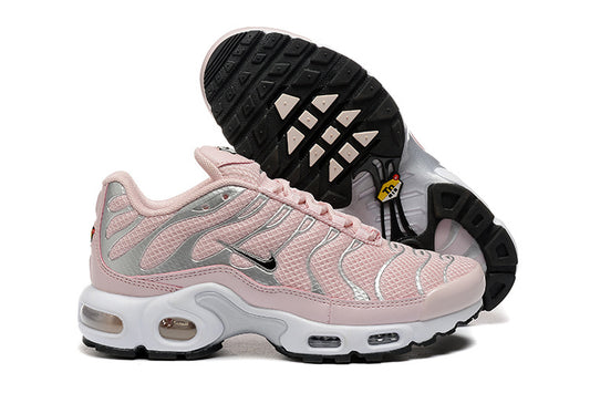 Résultats de l'évolution emblématique de la ligne Nike, les Nike TN Air Max Plus Femme sont un témoignage de l'engagement de Nike à combiner style et innovation.