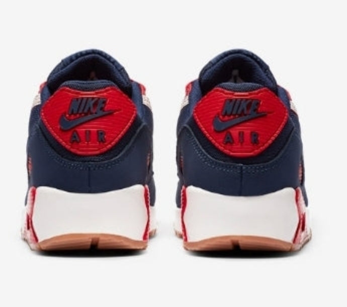 Les baskets Nike Air Max 90 Futura sont des pièces maîtresses de la mode.