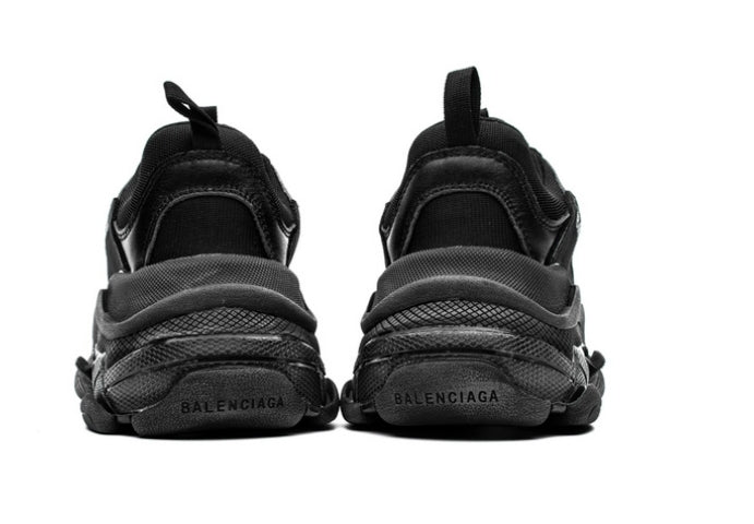 les sneakers Balenciaga Triple S "Beige Green Yellow" Femme sont un témoignage de l'engagement de Balenciaga à combiner style et innovation.
