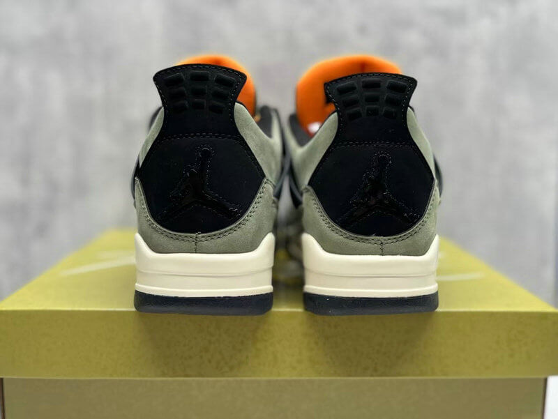 Premièrement : Les baskets Air Jordan 4 Femme se distinguent par leur design iconique et leur capacité à allier style et fonctionnalité.